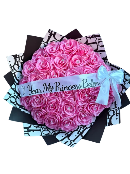 Ramo de rosas eternas rosas con una dedicatoria personalizada